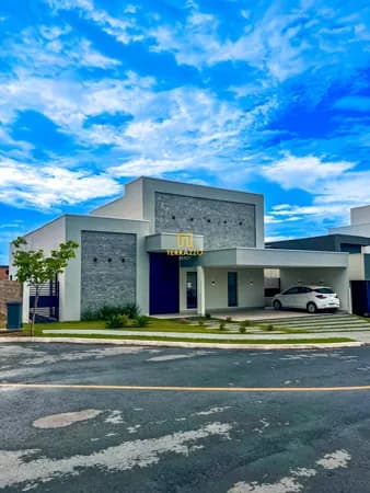 Casa de esquina - Condomínio Primor das Torres