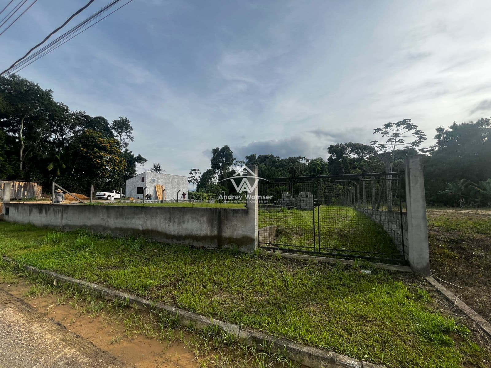 Terreno à venda no Bairro Araponguinhas
