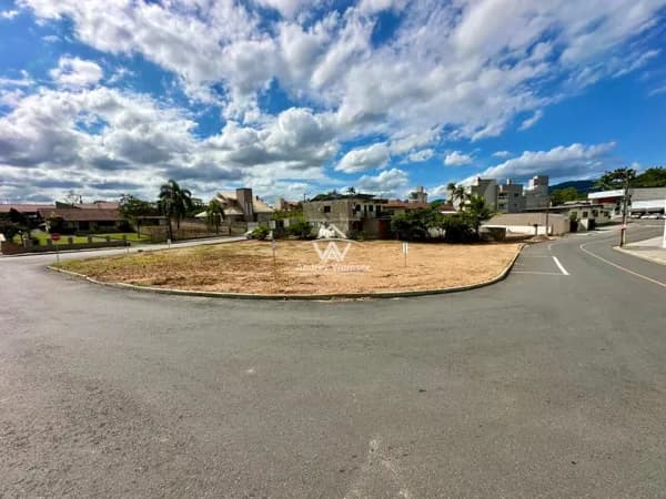 Terreno com três frentes à venda no Bairro dos Estados em Timbó