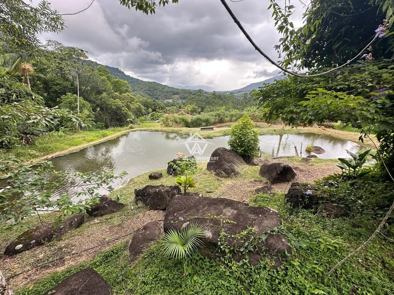 Terreno com 1.030 m² em Condomínio Fechado.