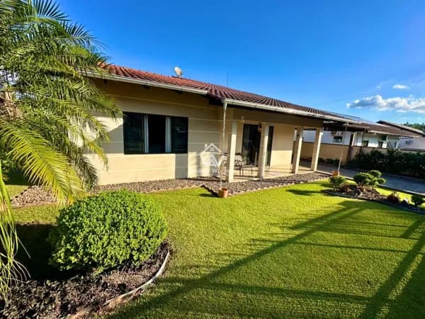 Casa com 3 dormitórios no Bairro das Capitais