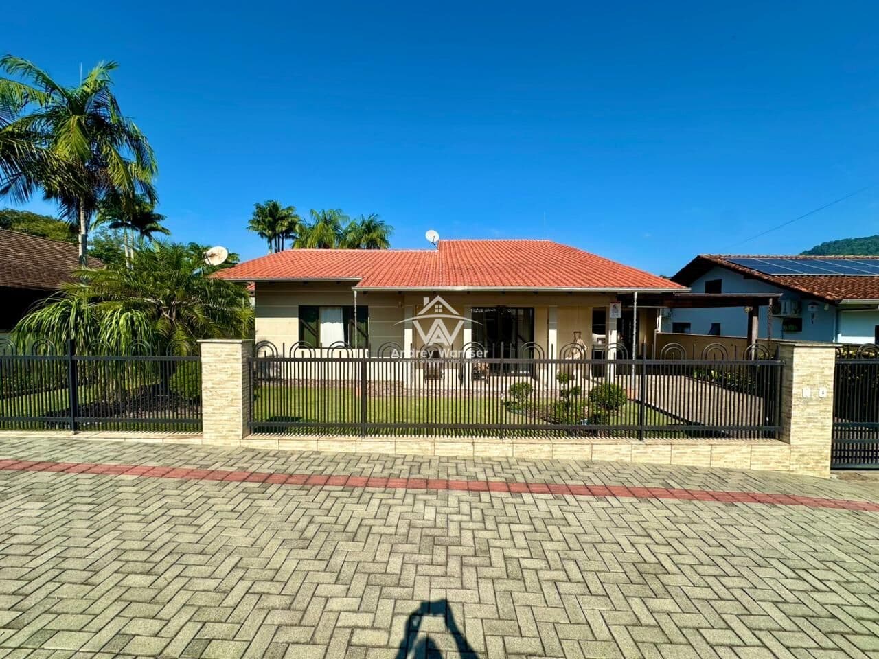 Casa com 3 dormitórios no Bairro das Capitais