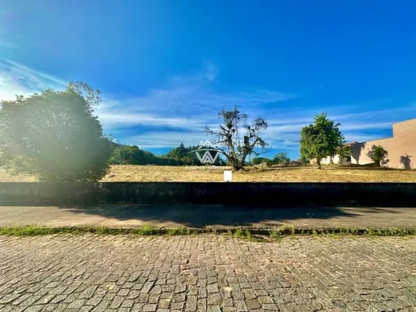 Terreno no Bairro das Nações