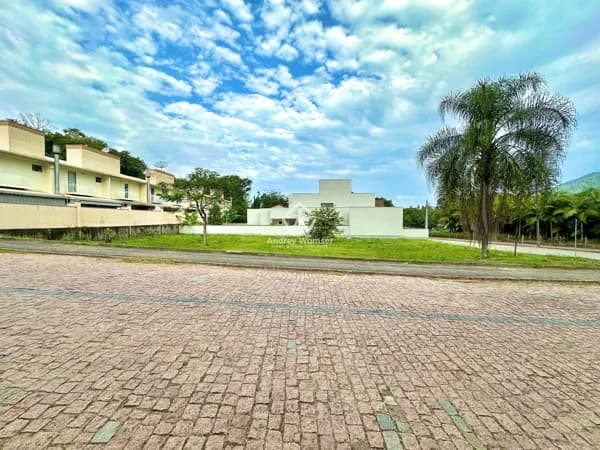Terreno de esquina em Região central da cidade