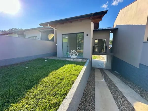 Casa nova à venda no Bairro dos Estados
