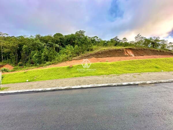 Terreno no Bairro Araponguinhas