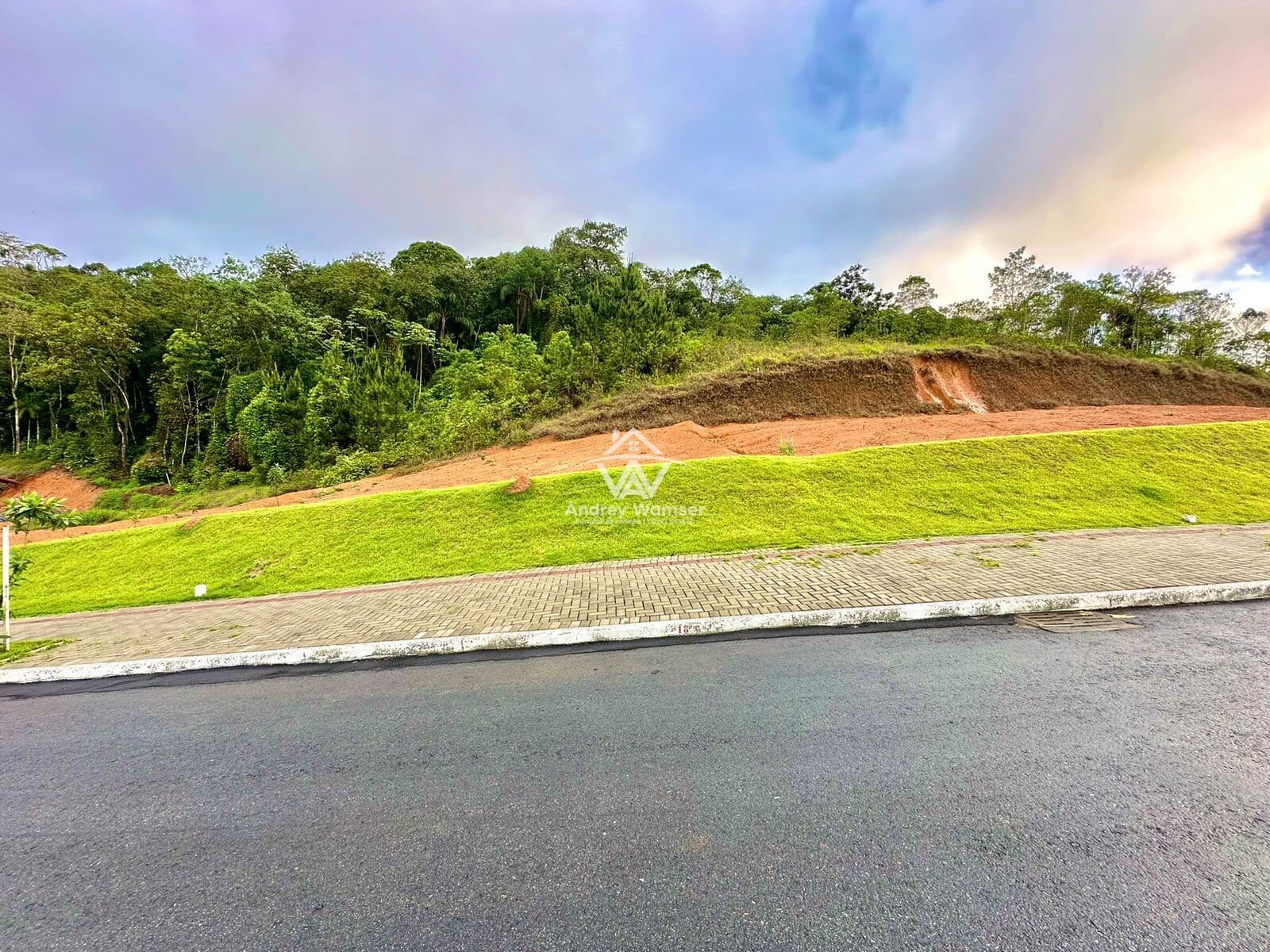 Terreno no Bairro Araponguinhas