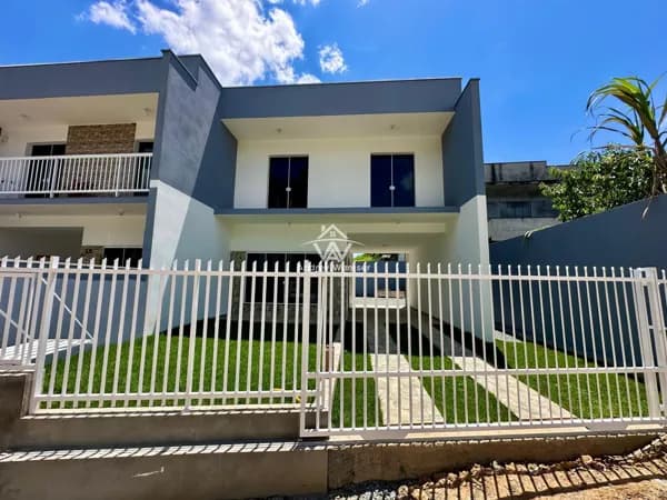 Sobrado novo no Bairro Araponguinhas