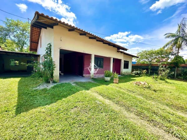 Casa com Kit net Bairro Padre Martinho Stein
