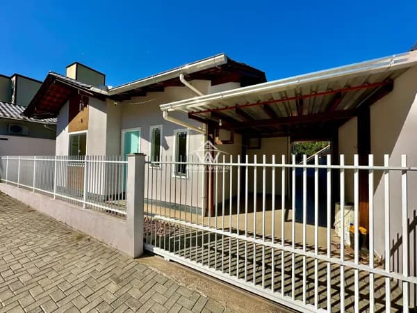 Casa semi mobiliada no Bairro Quintino