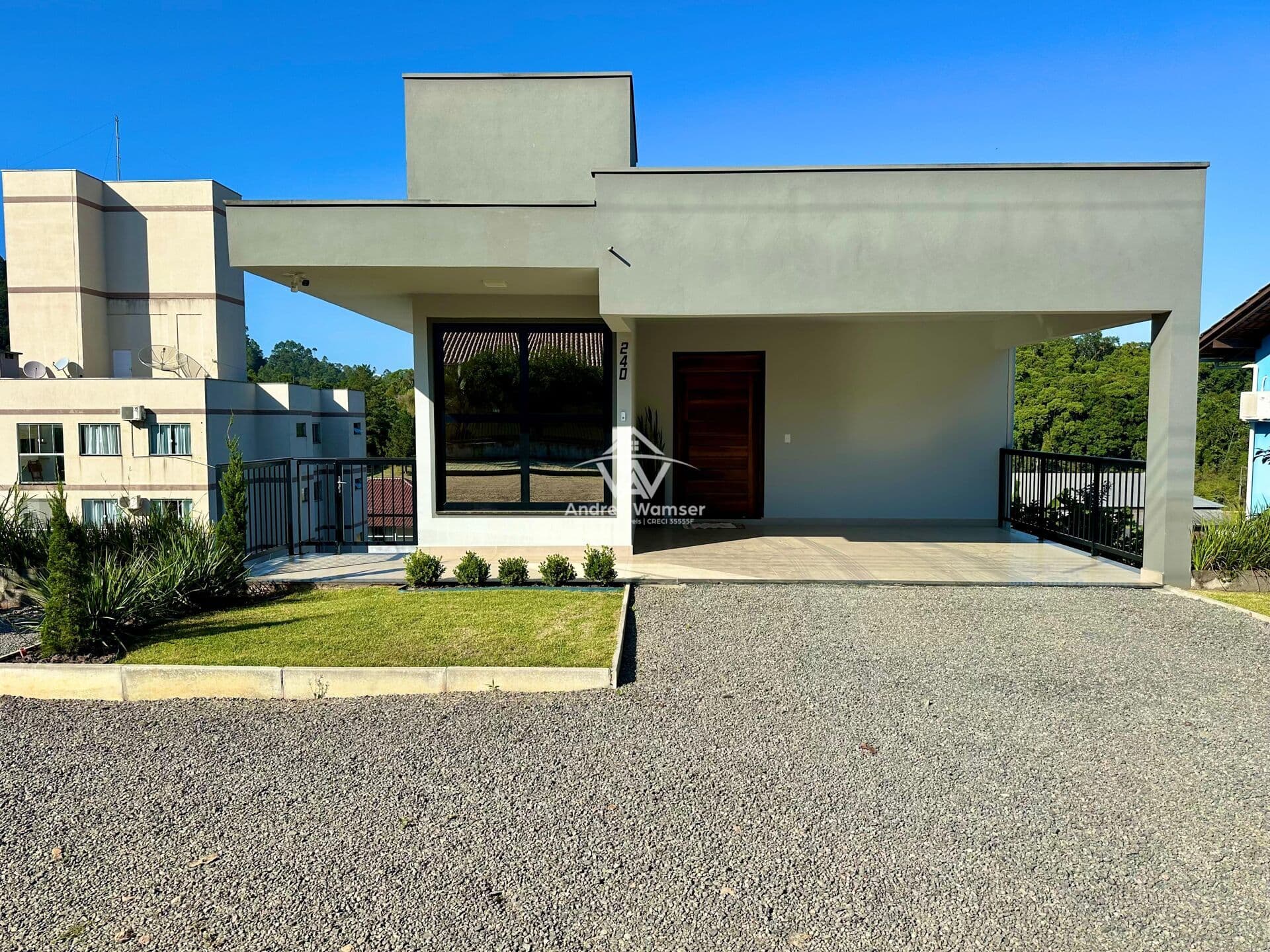Casa com 3 dormitórios/suíte master e closet no Bairro São Roque