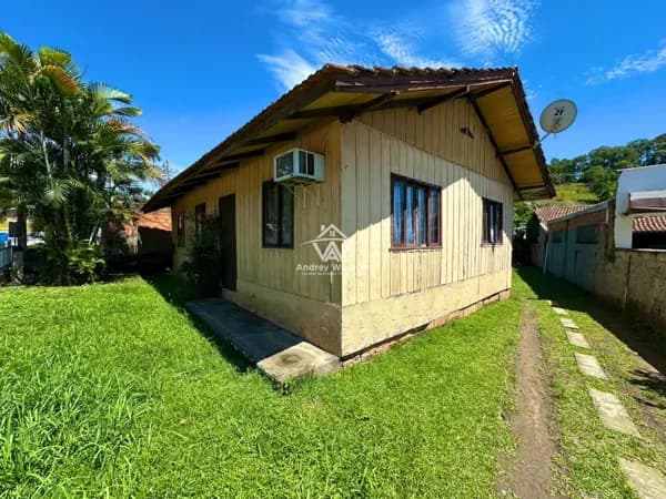 Casa à venda no Bairro Araponguinhas