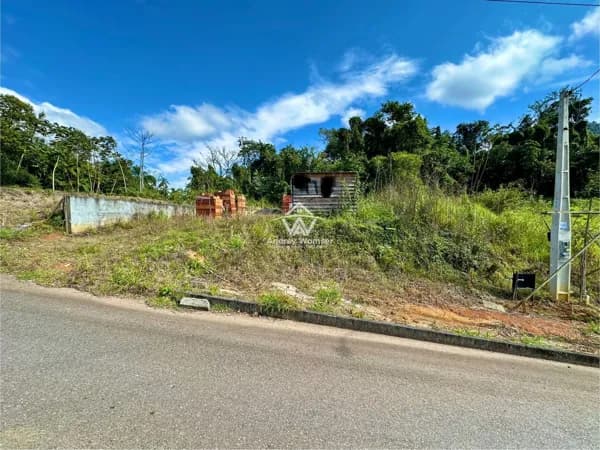 Terreno à venda no Bairro das Capitais