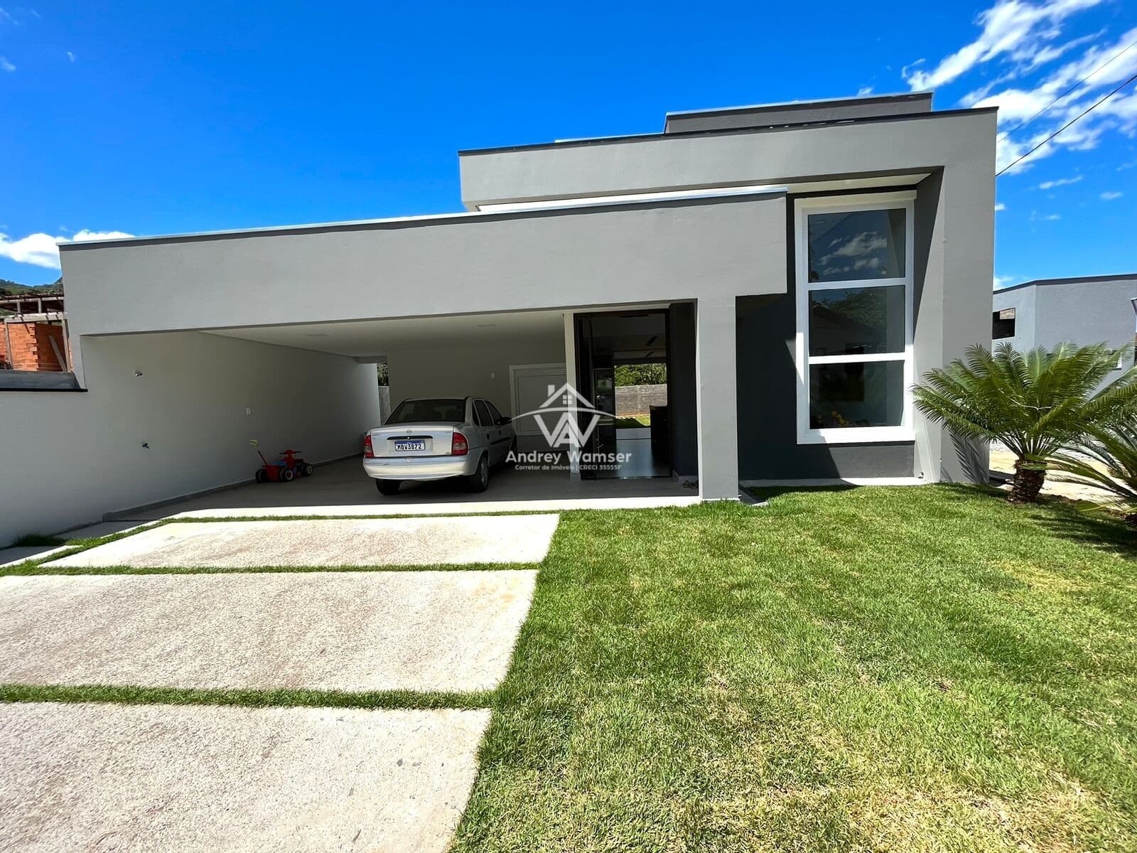 Casa com Design Moderno em Rodeio