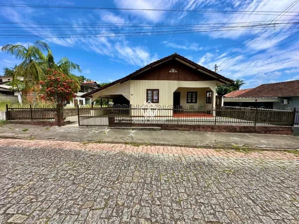 Casa Mista à venda no Bairro Quintino