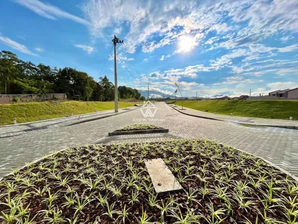 Terreno de esquina no Loteamento Alfablu 80