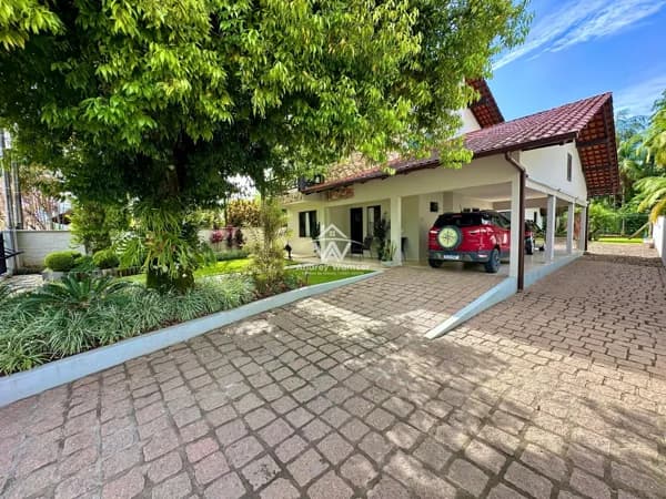 Casa ampla bem localizada no Bairro dos Estados