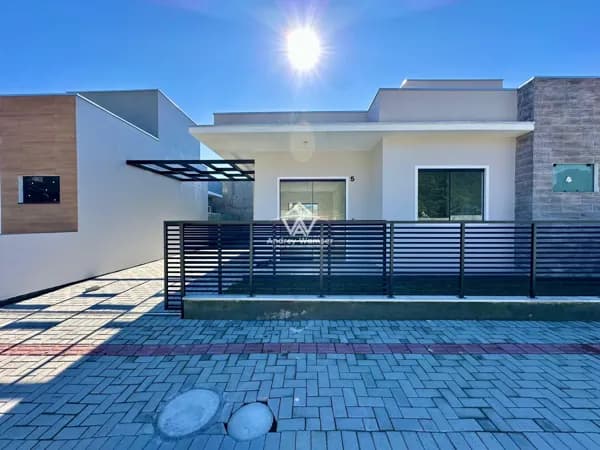 Casa com 2 dormitórios/suíte no Bairro Padre Martinho Stein