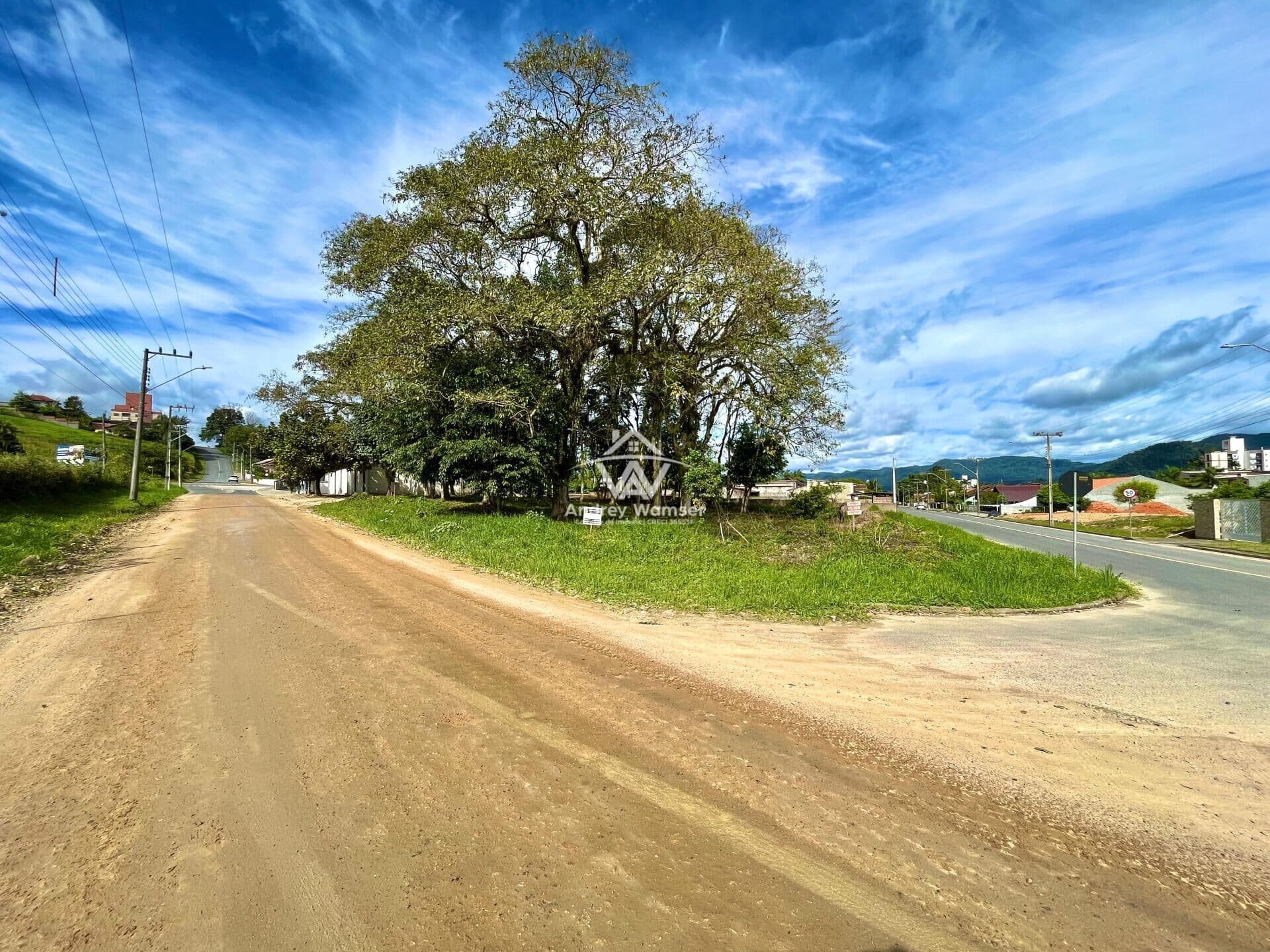 Terreno de esquina no Bairro das Nações