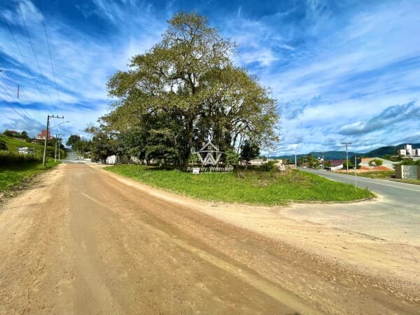 Terreno de esquina no Bairro das Nações