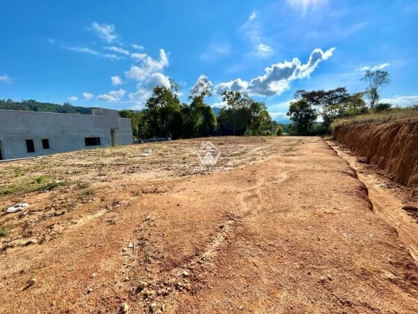 Terreno no Bairro Araponguinhas