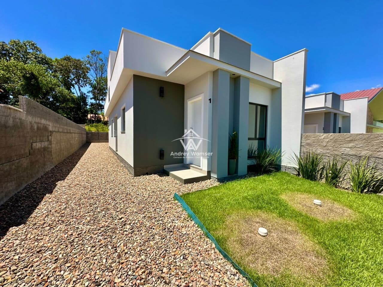 Casa nova à venda no Bairro Araponguinhas