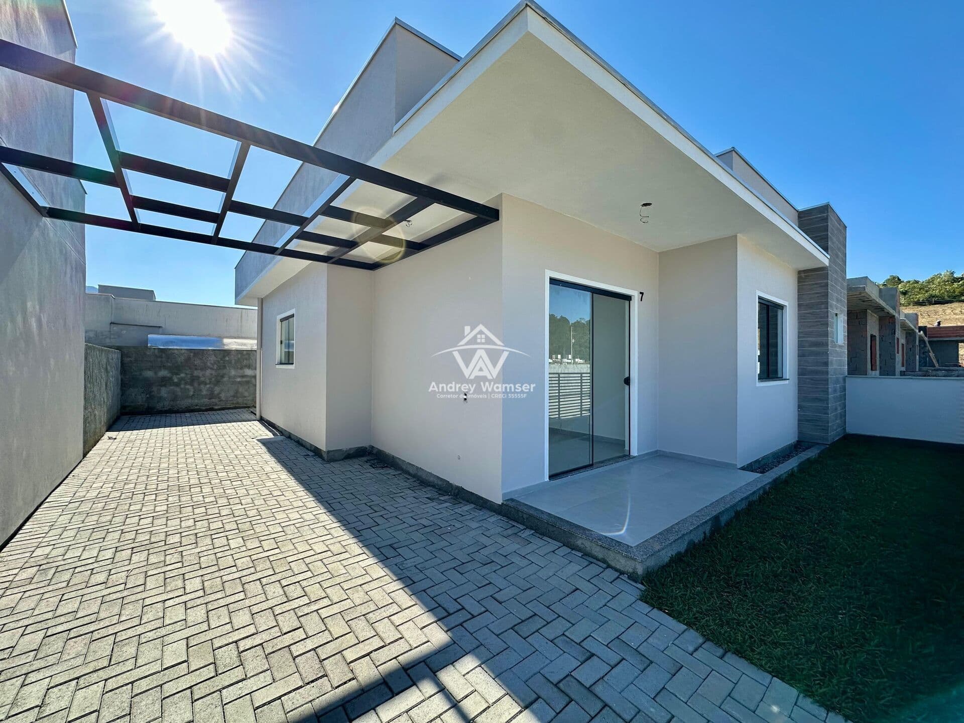 Casa com 2 dormitórios/suíte no Bairro Padre Martinho Stein
