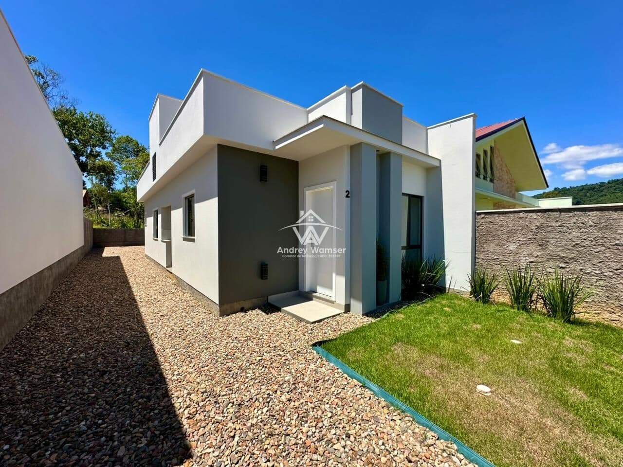 Casa nova à venda no Bairro Araponguinhas