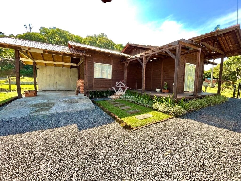 Casa no Bairro Araponguinhas