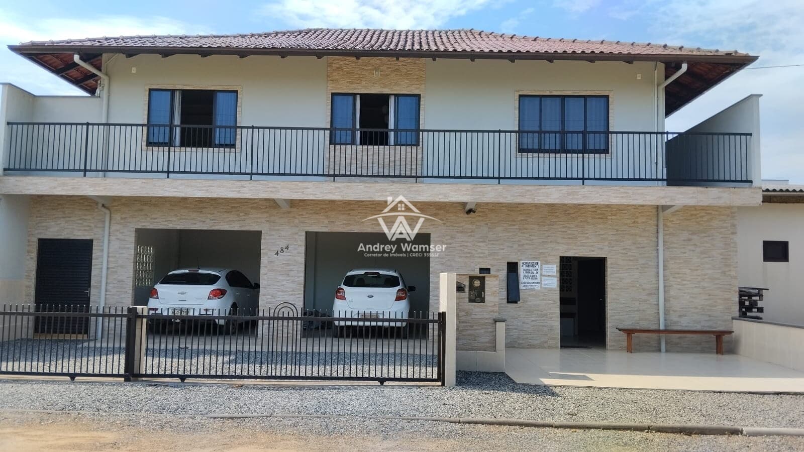 Casa com 05 dormitórios no bairro das Nações!