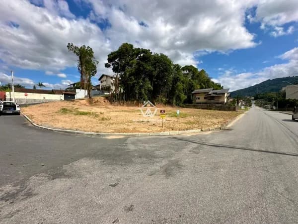 Terreno com três frentes à venda no Bairro dos Estados em Timbó