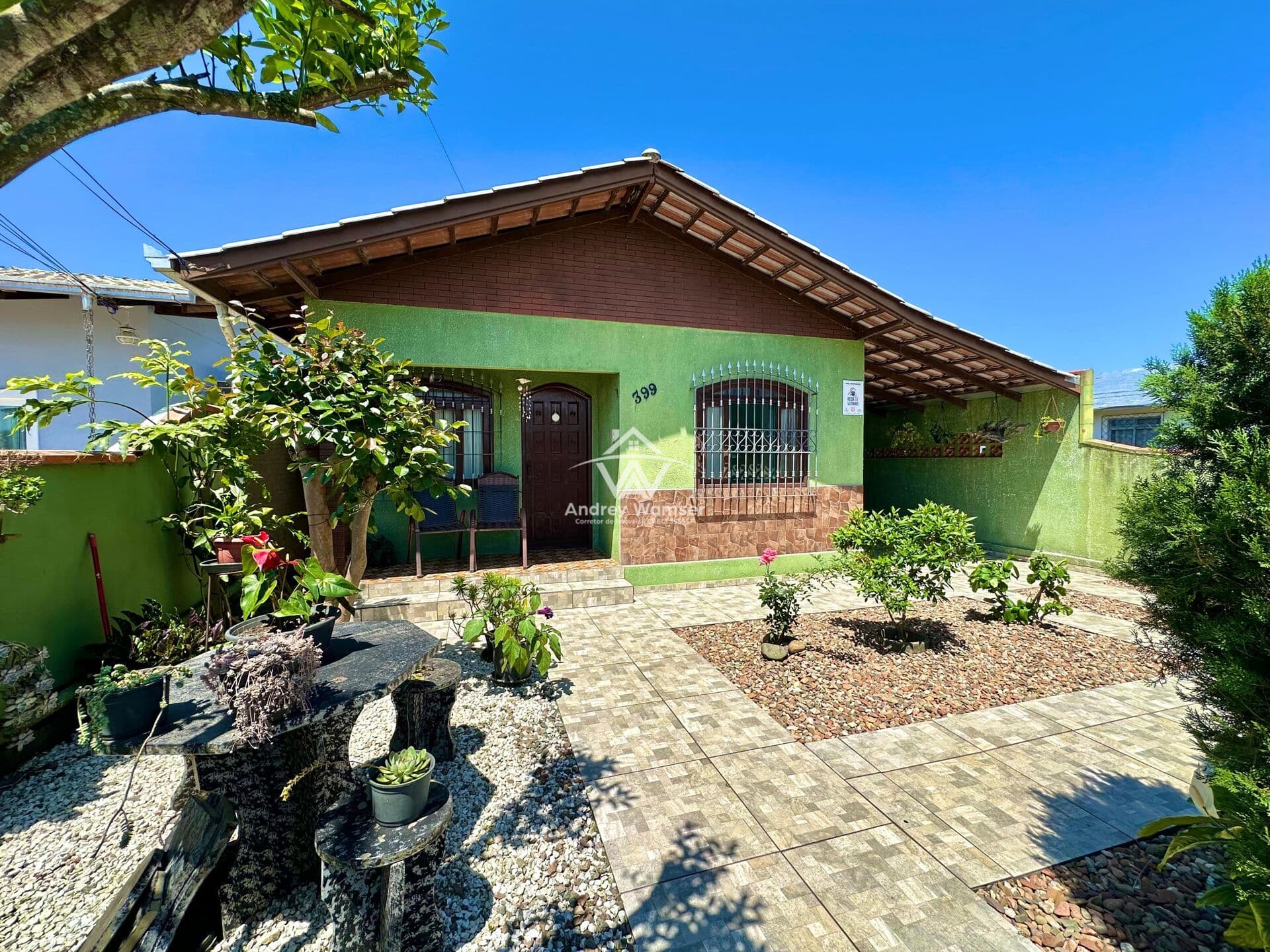 Casa ao lado da Praia Alegre e da Praia do Quilombo em Penha-SC