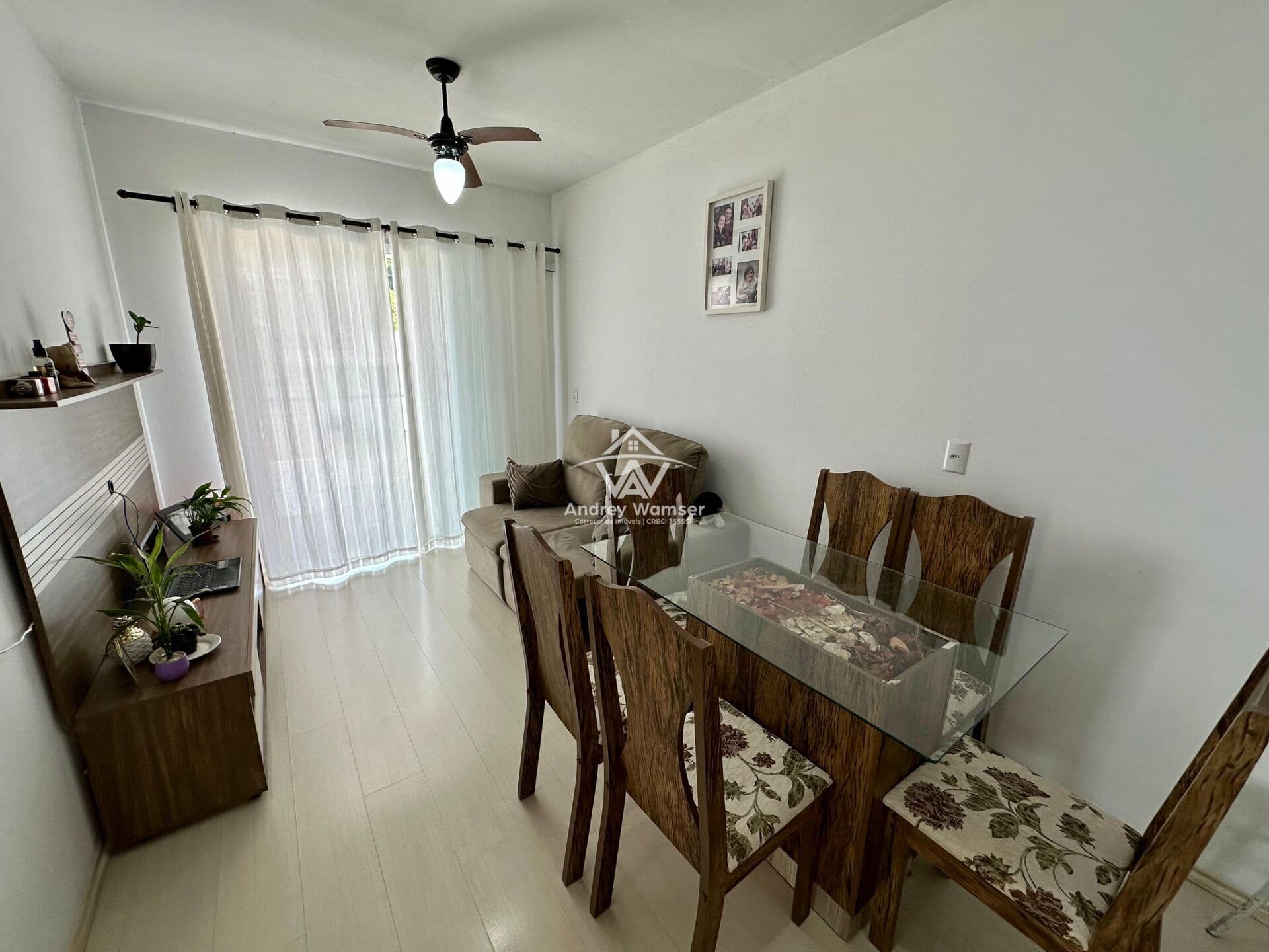 Apartamento à venda no Bairro Araponguinhas
