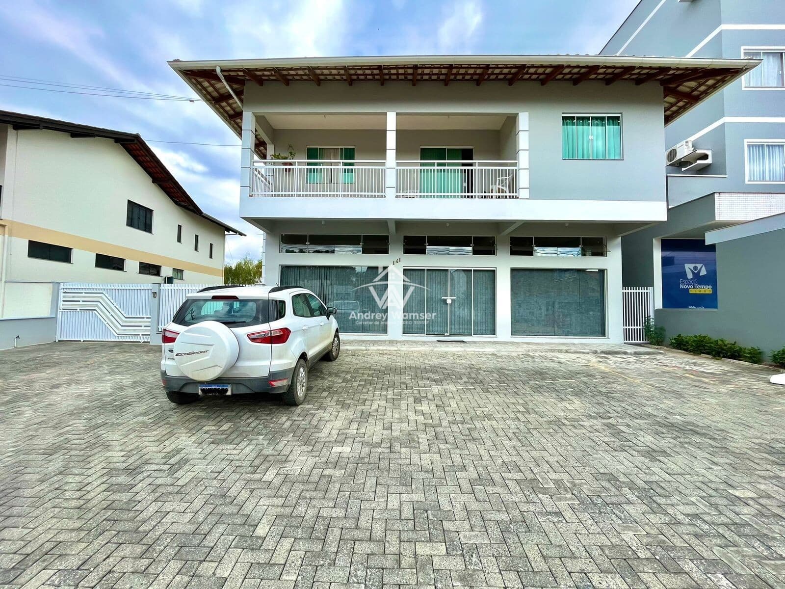 Residencial - Comercial no Bairro das Capitais