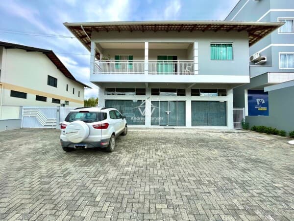 Residencial - Comercial no Bairro das Capitais