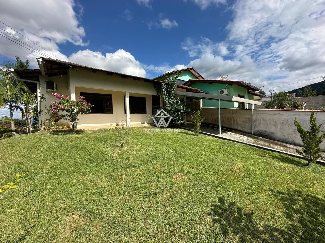 Casa com 3 dormitórios e vista do alto no Bairro dos Estados