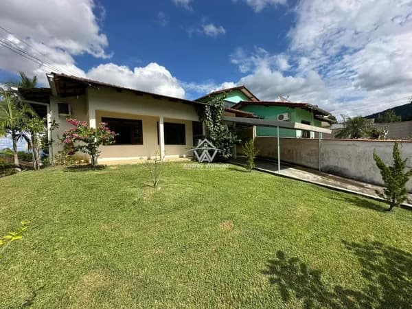 Casa com 3 dormitórios e vista do alto no Bairro dos Estados