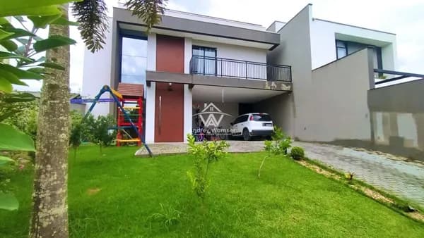 Sobrado com piscina no bairro São Roque