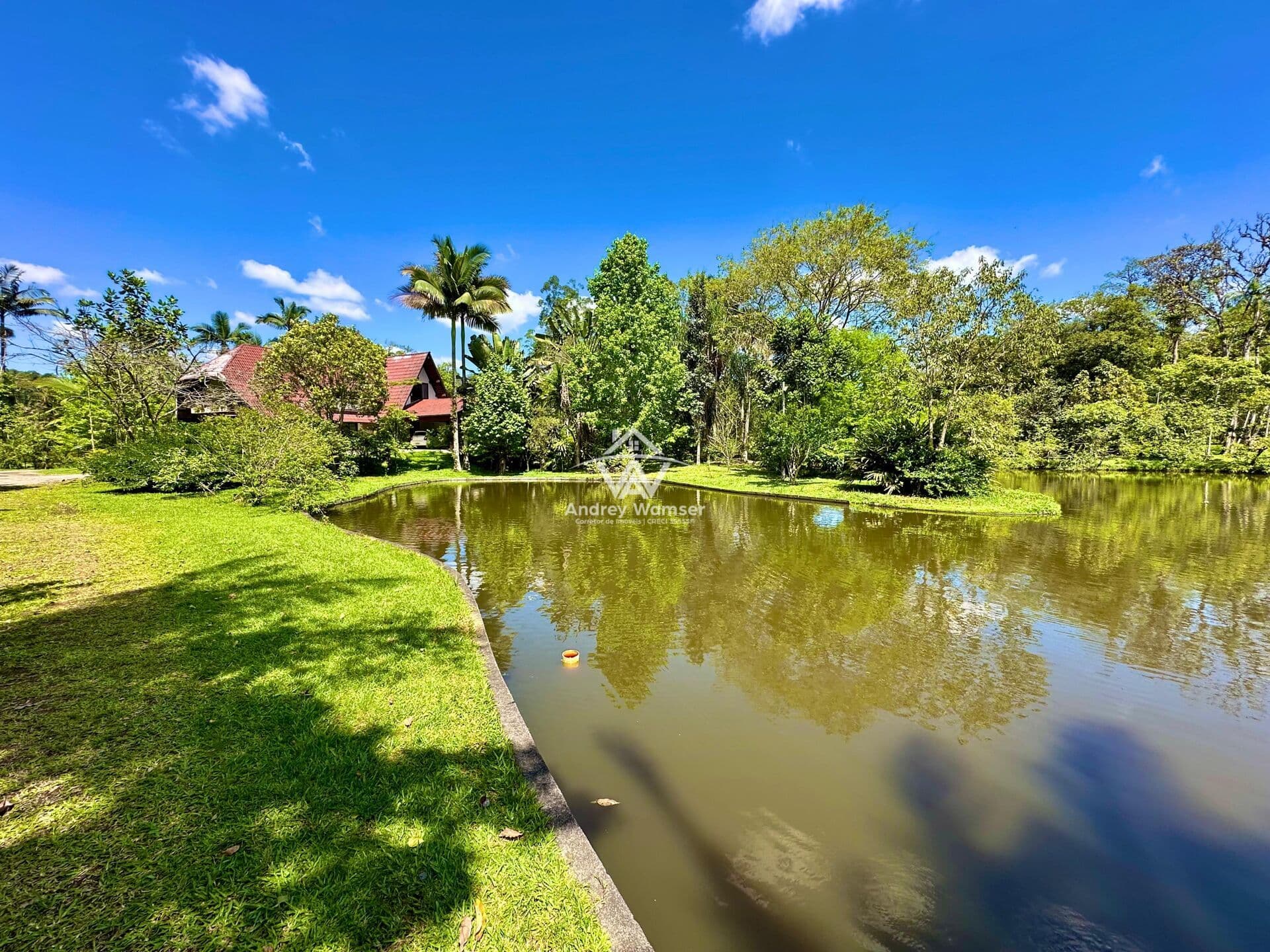 Sítio com 23.000 m² - Piscina - lagoas no Bairro São Roque em Timbó