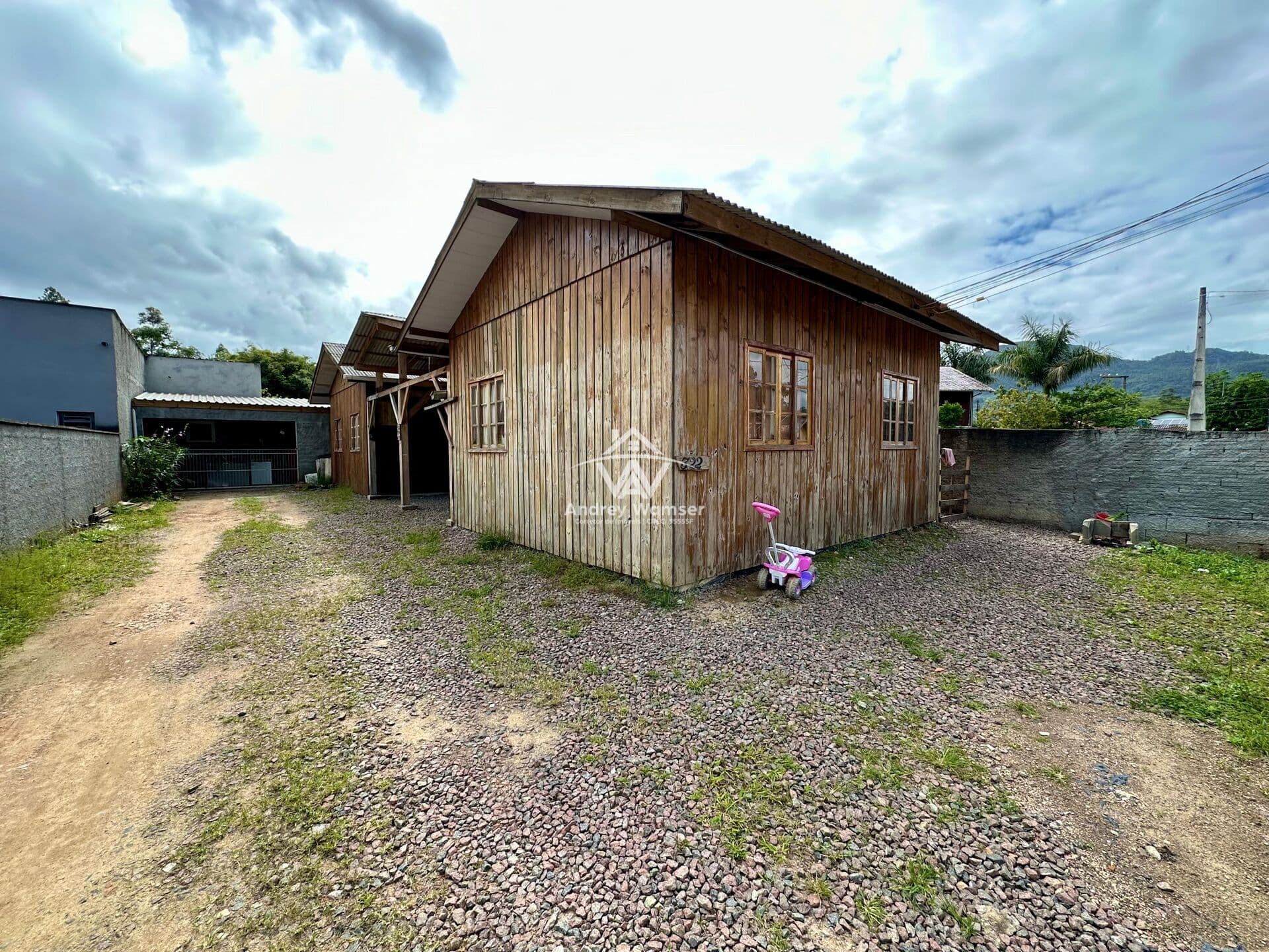 3 casas à venda no Bairro dos Lagos em Rodeio