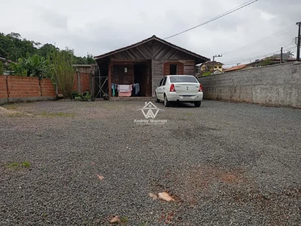 Casa à venda no centro de Benedito Novo