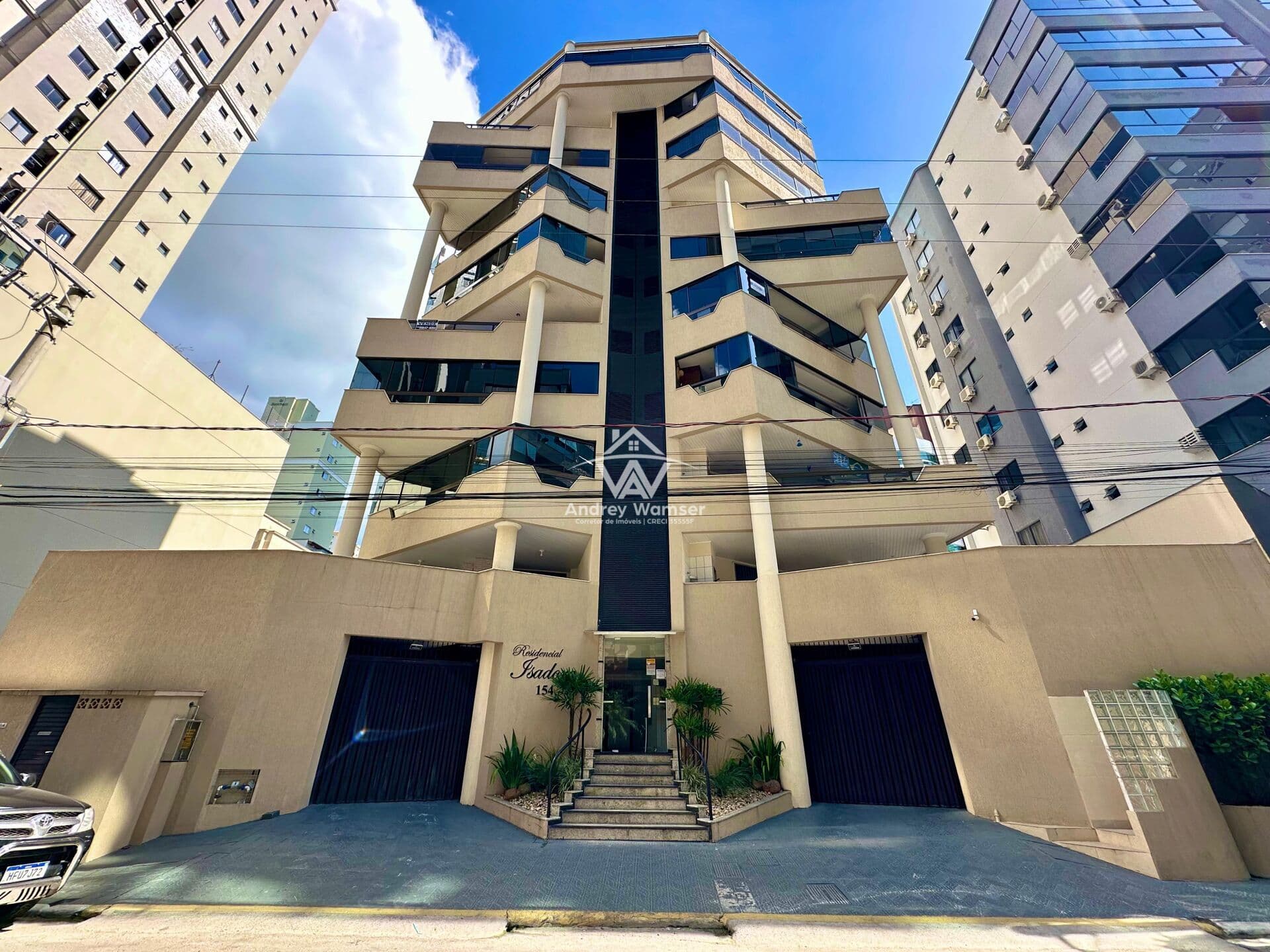 Apartamento mobiliado à venda em Meia Praia - Itapema