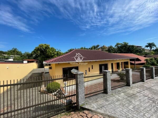 Casa com piscina no Bairro dos Estados em Timbó