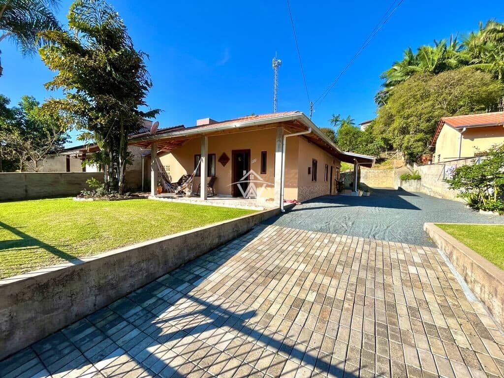 Casa com 3 dormitórios no Bairro Quintino