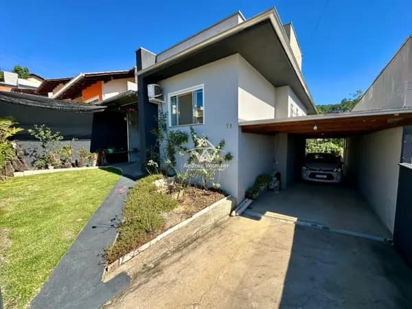 Casa com 3 dormitórios/suíte à venda no Bairro Araponguinhas