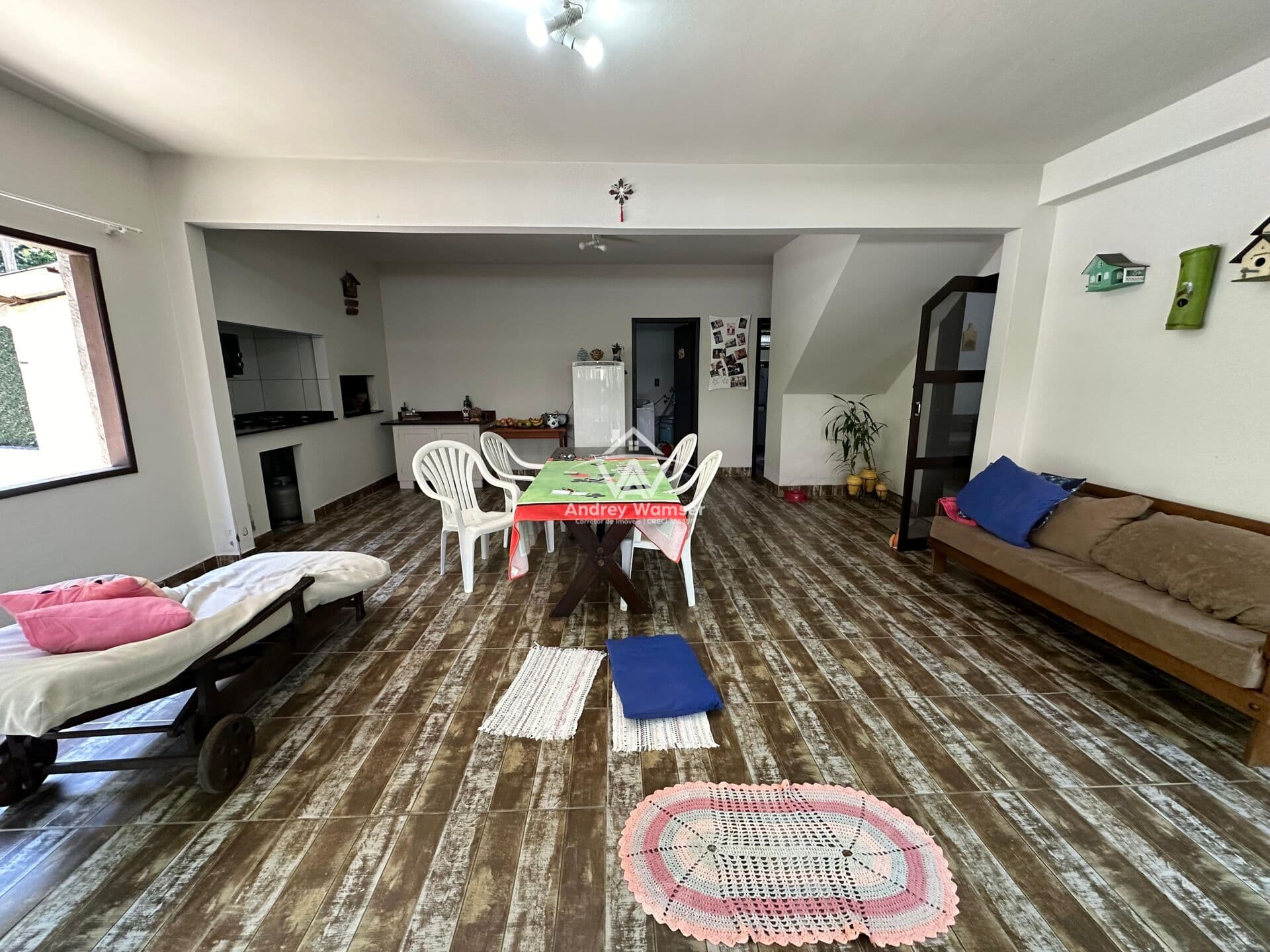 Casa com 3 dormitórios sendo 1 suíte e 1 suíte com closet