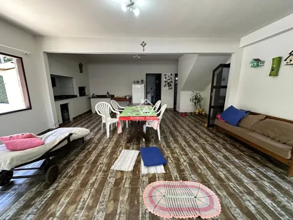 Casa com 3 dormitórios sendo 1 suíte e 1 suíte com closet