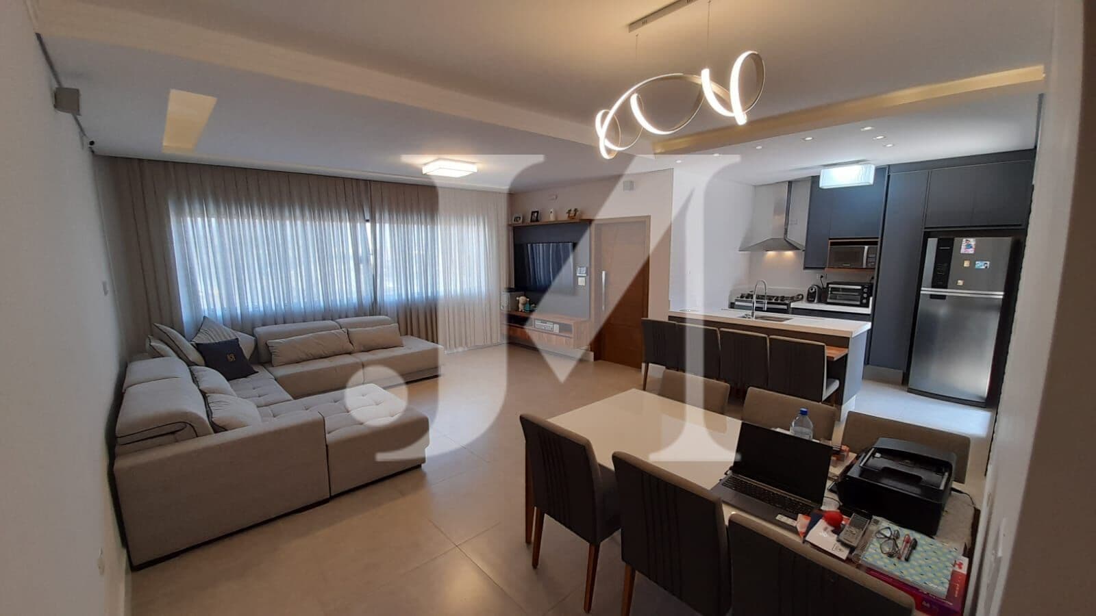 Casa sobrado de 461m², 3 Dormitórios com 1 Suíte e 6 Vagas disponíveis para venda na Vila Ivone.