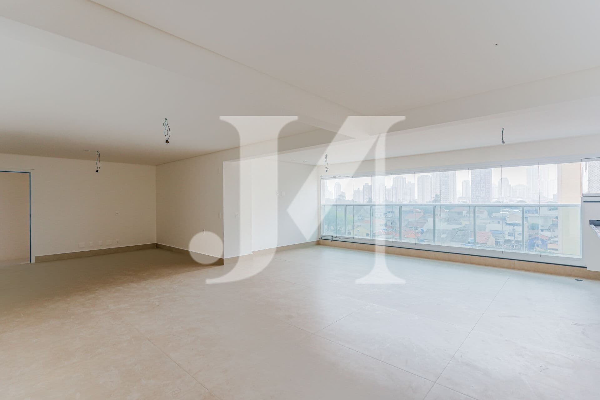 Apartamento de 160m², 3 Suítes e 4 Vagas no Condomínio Plazas de Madrid.