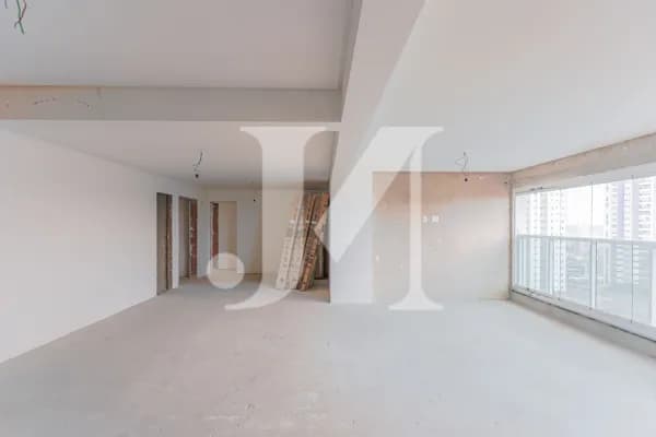 Apartamento de 160m², 3 Suítes e 4 Vagas no Condomínio Plazas de Madrid.